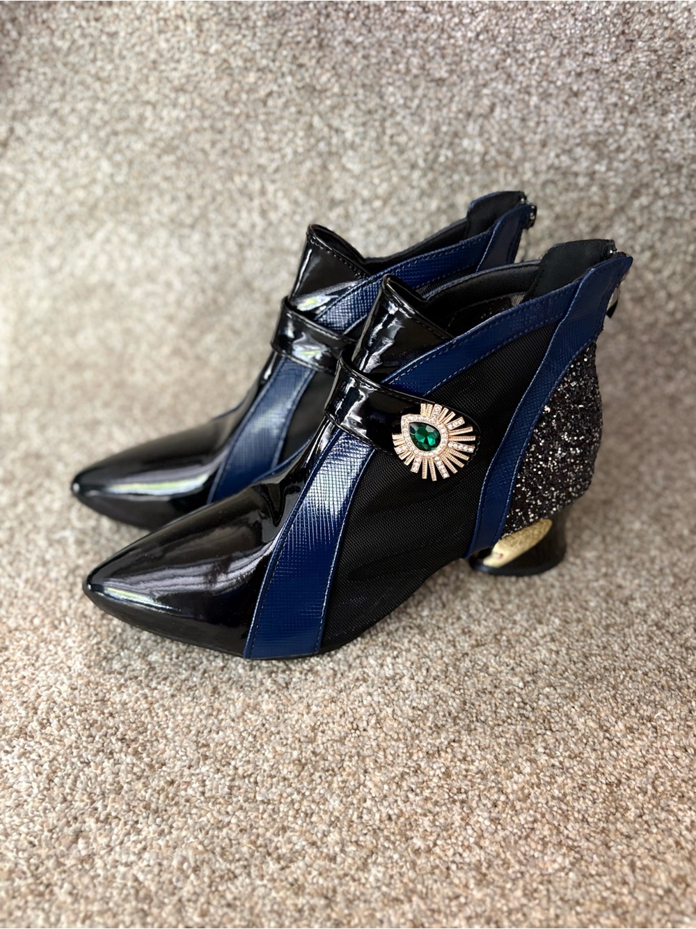 Vintage retrNavy and Black Ankle Boots with Accent size 36
